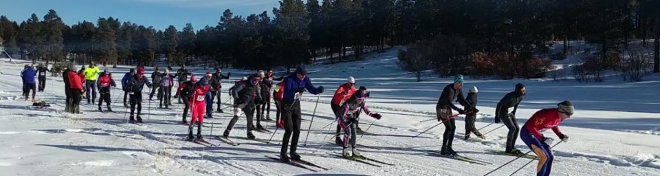 Skiers starting the race